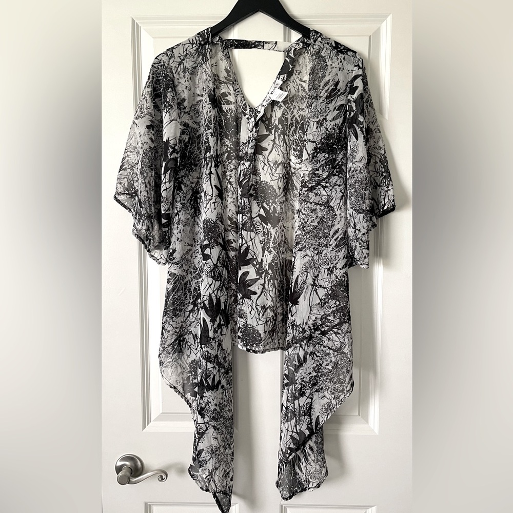Women’s Black & White Kimono